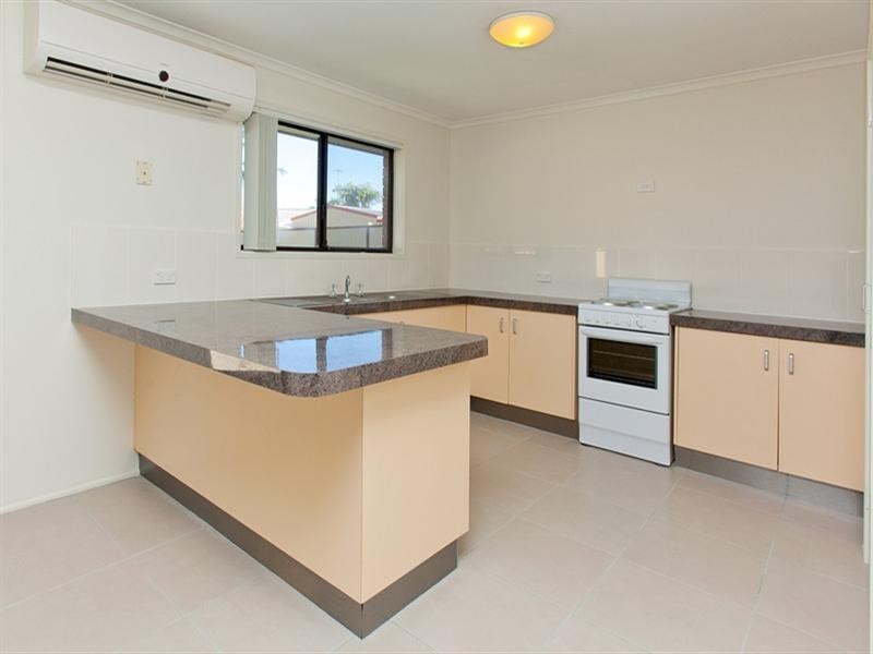 On Peverell Street, Hillcrest QLD 4118