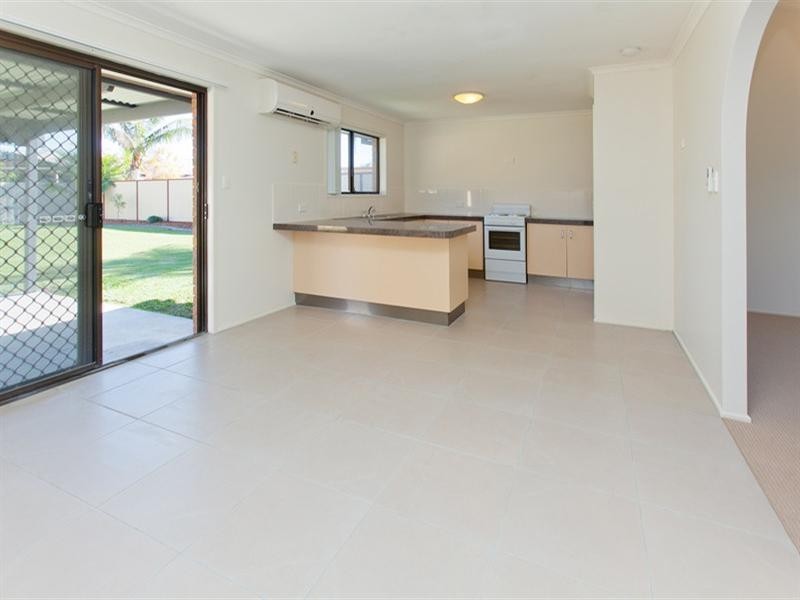 On Peverell Street, Hillcrest QLD 4118