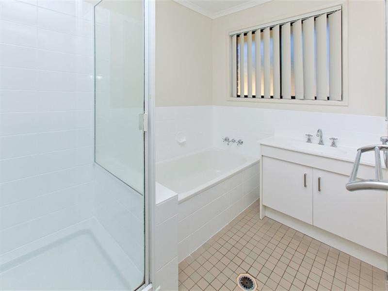 On Peverell Street, Hillcrest QLD 4118