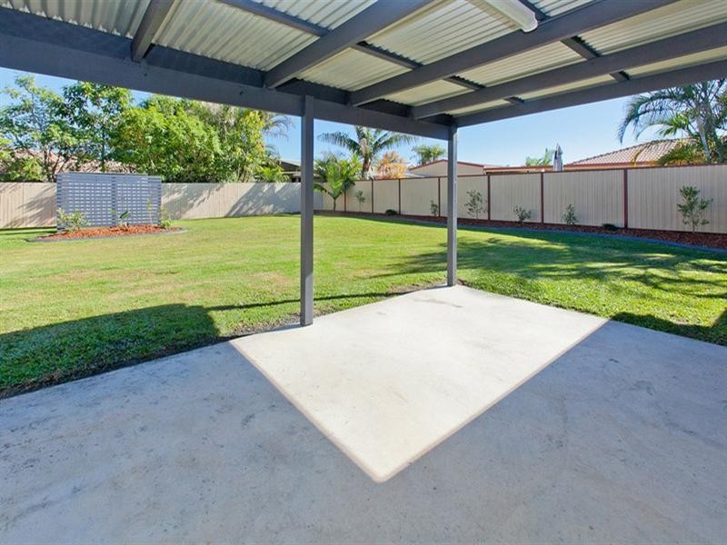 On Peverell Street, Hillcrest QLD 4118