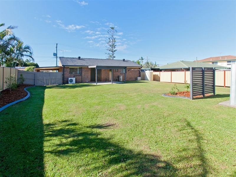 On Peverell Street, Hillcrest QLD 4118
