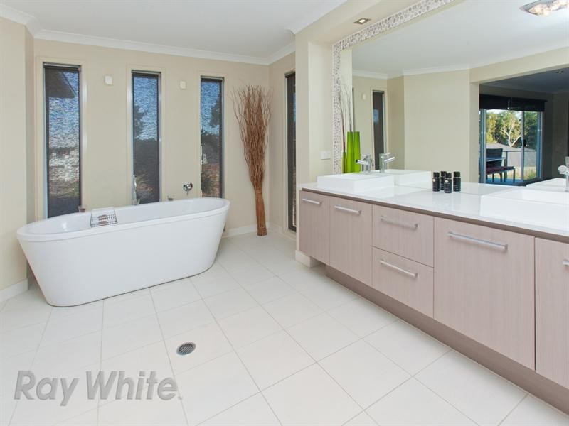 15 Julian Court, Augustine Heights QLD 4300