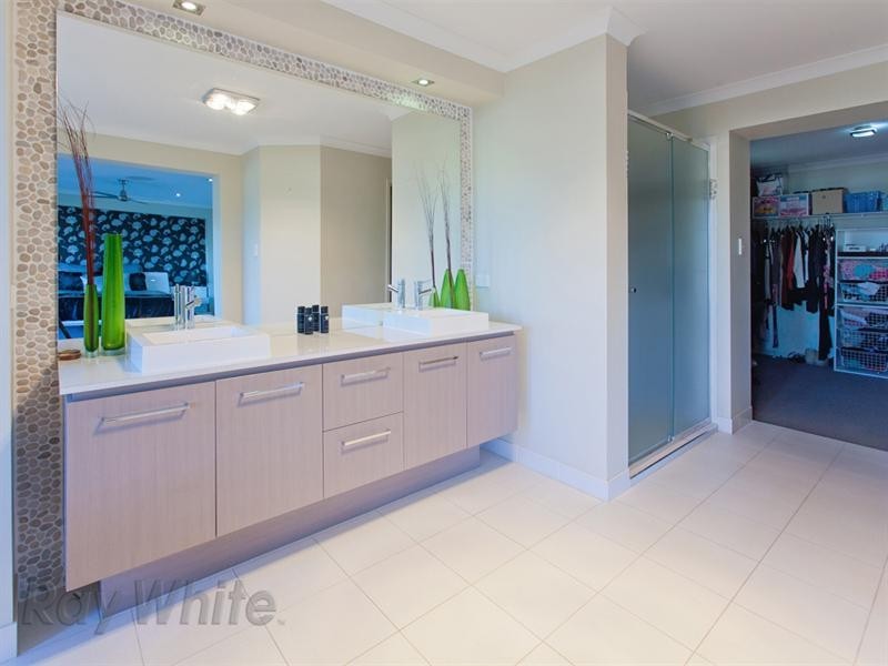 15 Julian Court, Augustine Heights QLD 4300