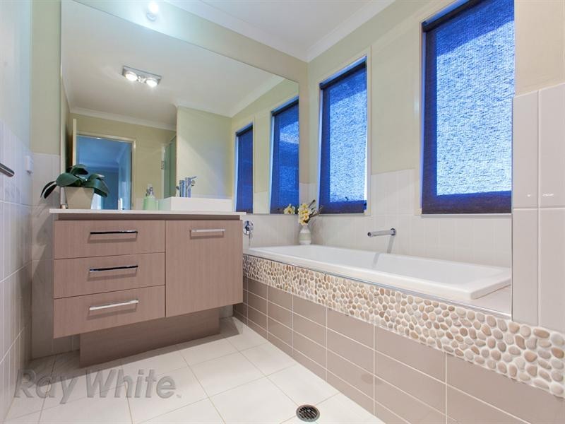 15 Julian Court, Augustine Heights QLD 4300