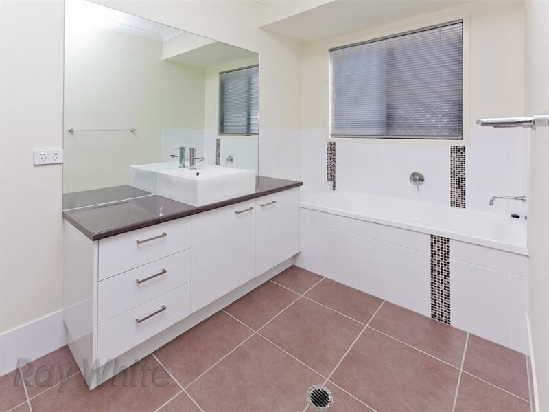 55 Summit Drive, Springfield Lakes QLD 4300