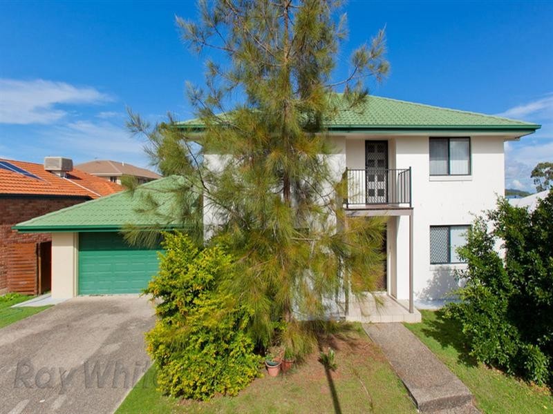 On Lakeside Avenue, Springfield Lakes QLD 4300