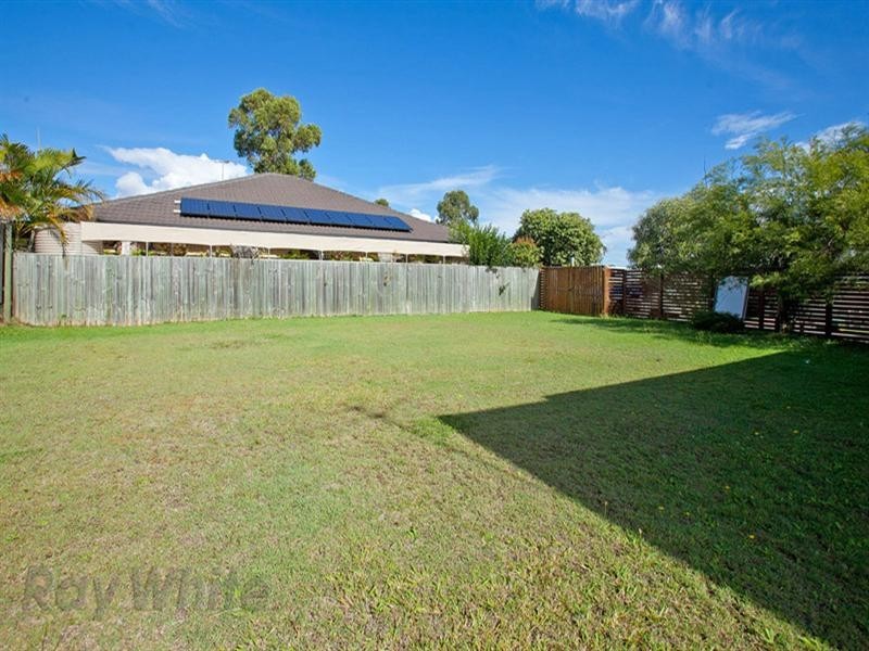 On Lakeside Avenue, Springfield Lakes QLD 4300
