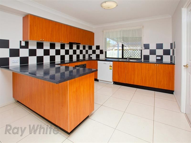 On Lakeside Avenue, Springfield Lakes QLD 4300