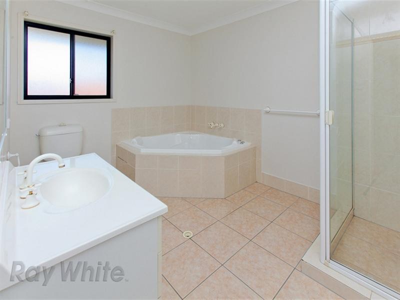 On Lakeside Avenue, Springfield Lakes QLD 4300