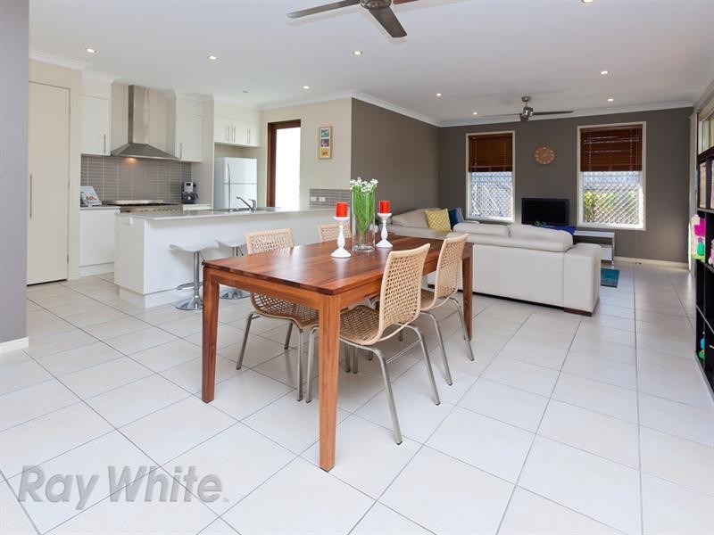 25 Atlantic Drive, Springfield Lakes QLD 4300