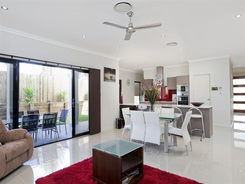 9 Cascades Street, Springfield Lakes QLD 4300