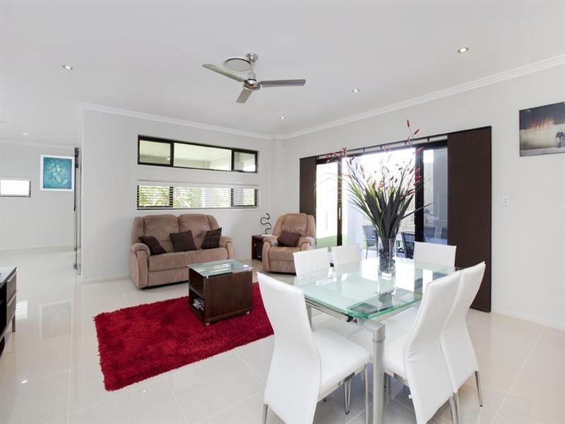 9 Cascades Street, Springfield Lakes QLD 4300