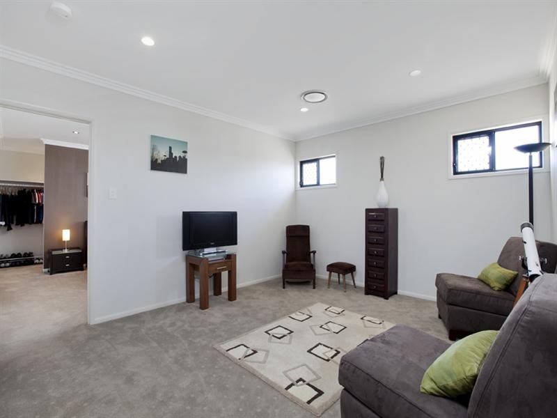 9 Cascades Street, Springfield Lakes QLD 4300