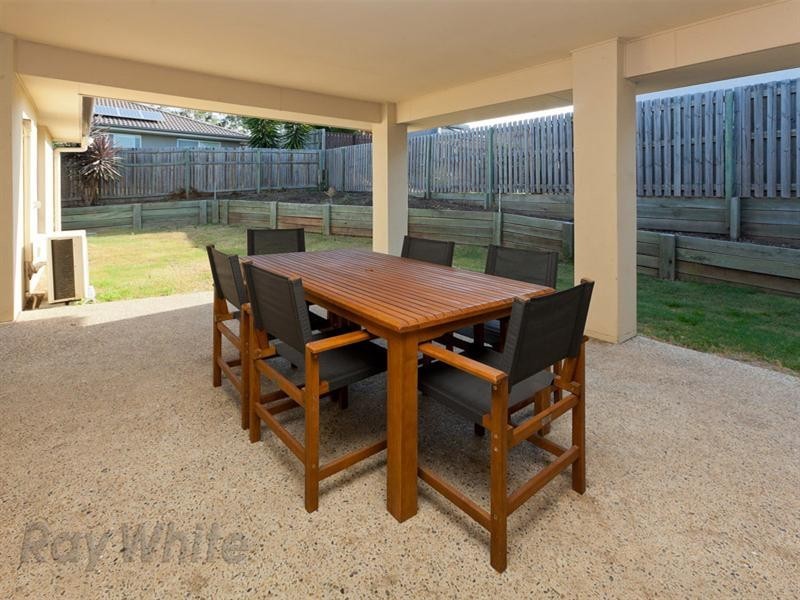 5 Den Otter Drive, Bellbird Park QLD 4300