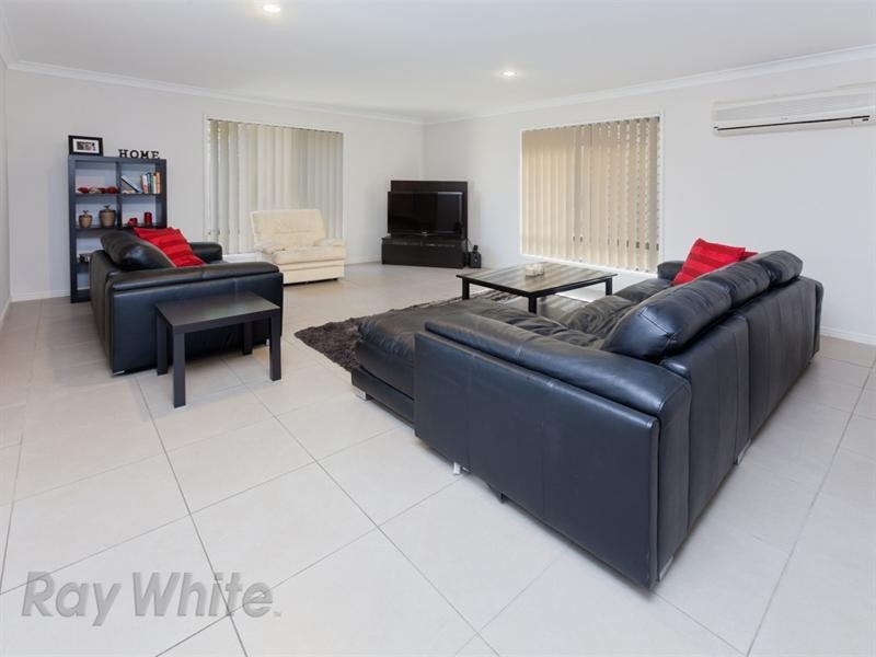 5 Den Otter Drive, Bellbird Park QLD 4300