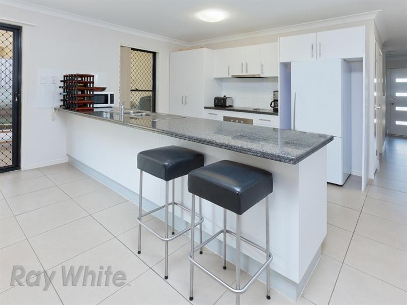 5 Den Otter Drive, Bellbird Park QLD 4300