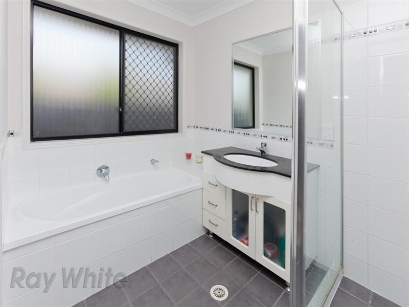 5 Den Otter Drive, Bellbird Park QLD 4300