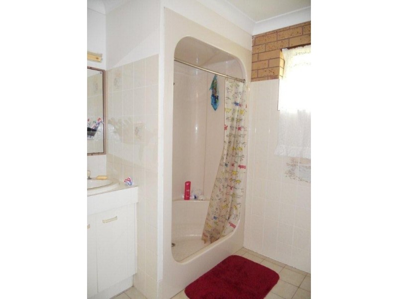 On Jean Road, Camira QLD 4300