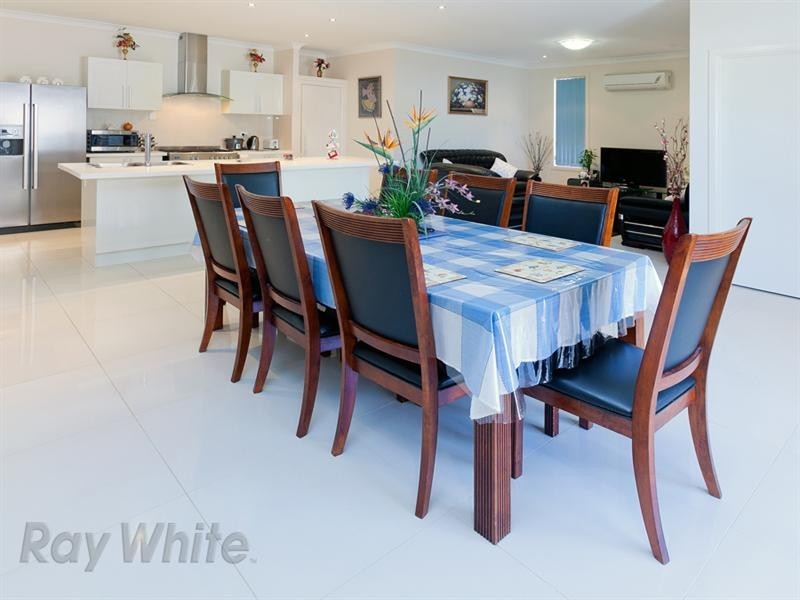 5 Yellowstone Way, Springfield Lakes QLD 4300