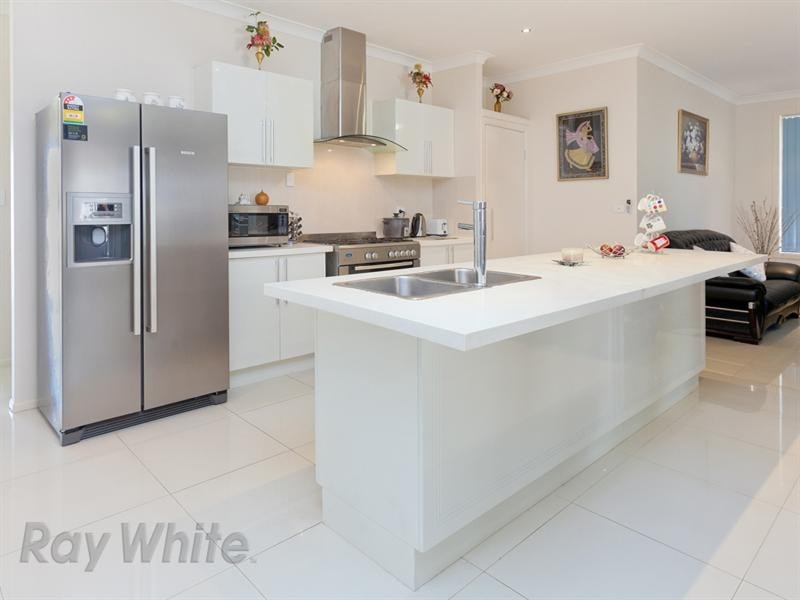 5 Yellowstone Way, Springfield Lakes QLD 4300