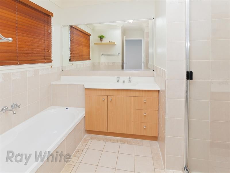 10 Karamea Avenue, Springfield QLD 4300