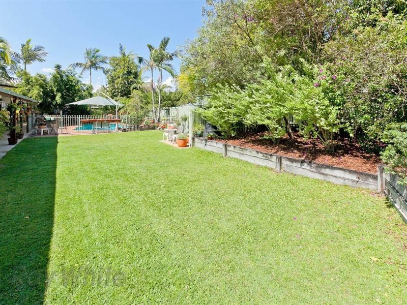 32 Dale Road, Camira QLD 4300