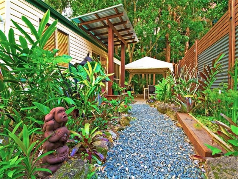 On Cairns Road, Camira QLD 4300