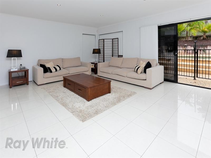 1 Clarence Avenue, Springfield QLD 4300