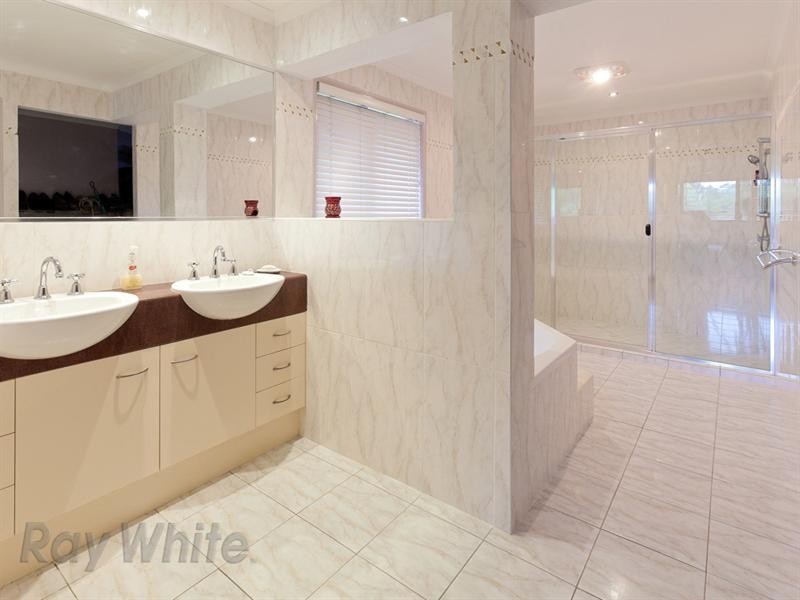 1 Clarence Avenue, Springfield QLD 4300