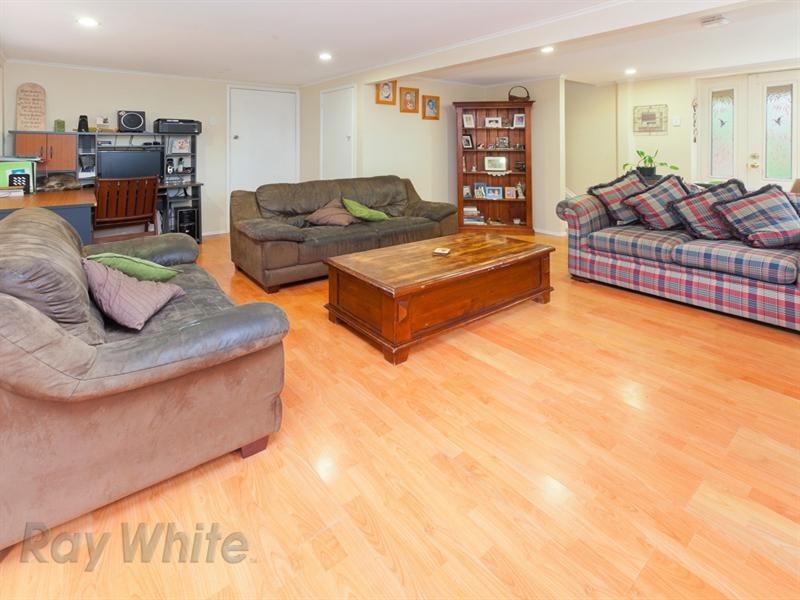 2 Woodlands Avenue, Camira QLD 4300