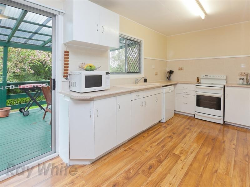 2 Woodlands Avenue, Camira QLD 4300