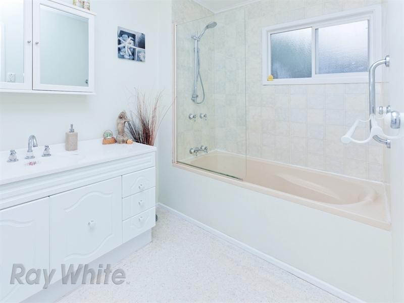 2 Woodlands Avenue, Camira QLD 4300