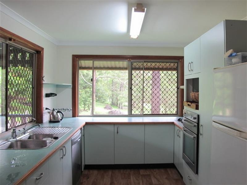 On Woodlands Avenue, Camira QLD 4300