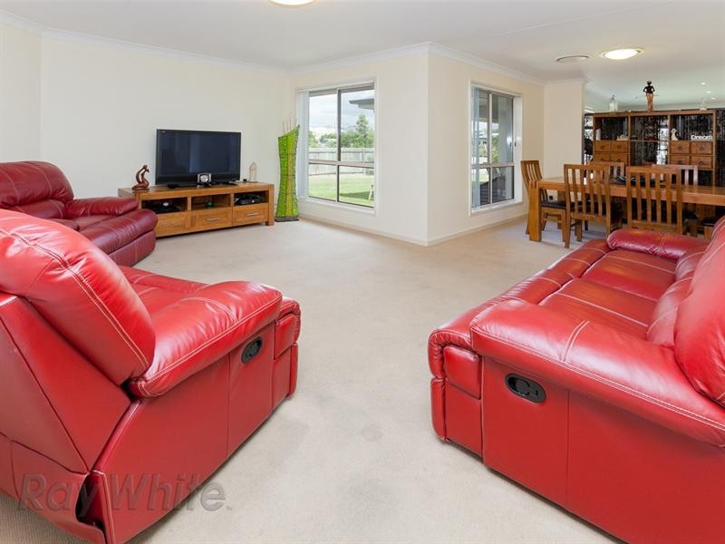 2 Fontana Way, Springfield Lakes QLD 4300