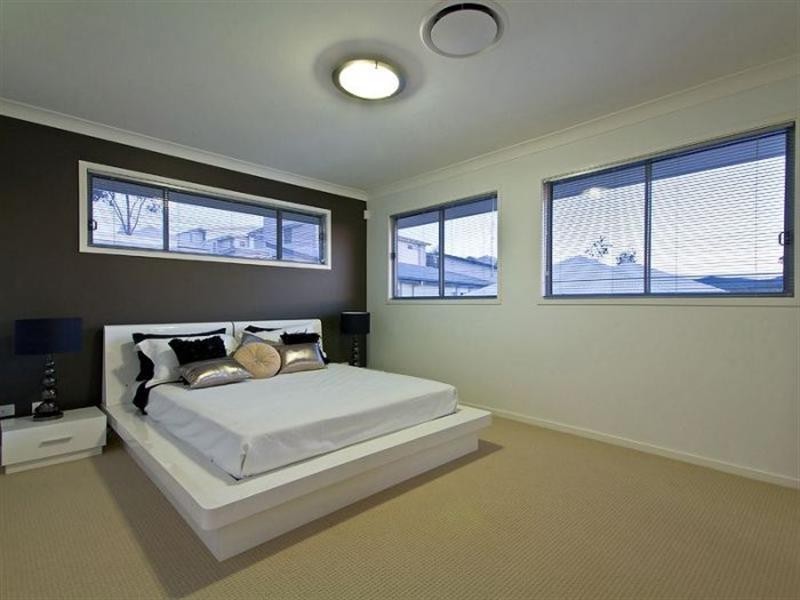 8 Jarrah Place, Springfield Lakes QLD 4300