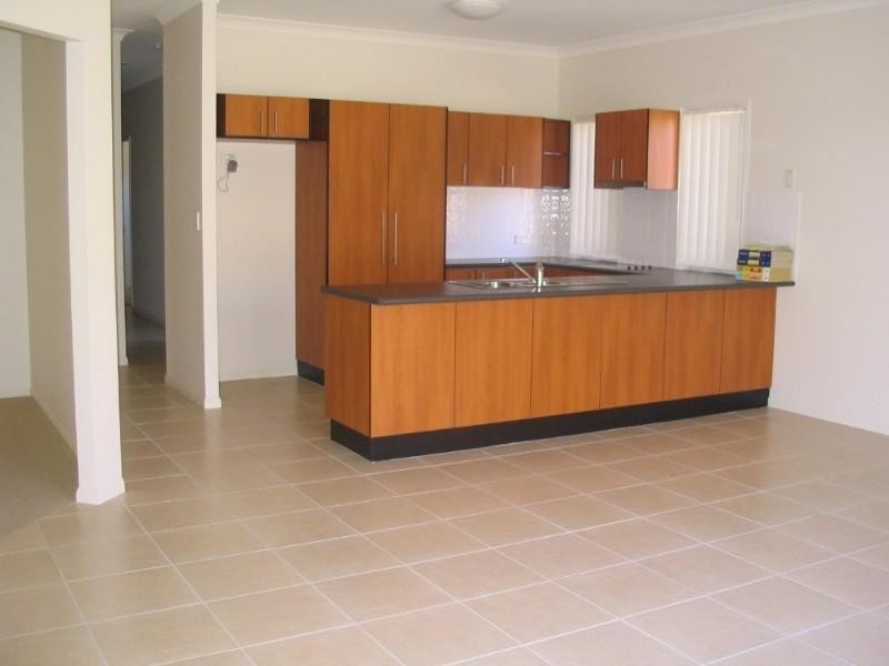 10 Lloyd Bird Crescent, Springfield Lakes QLD 4300