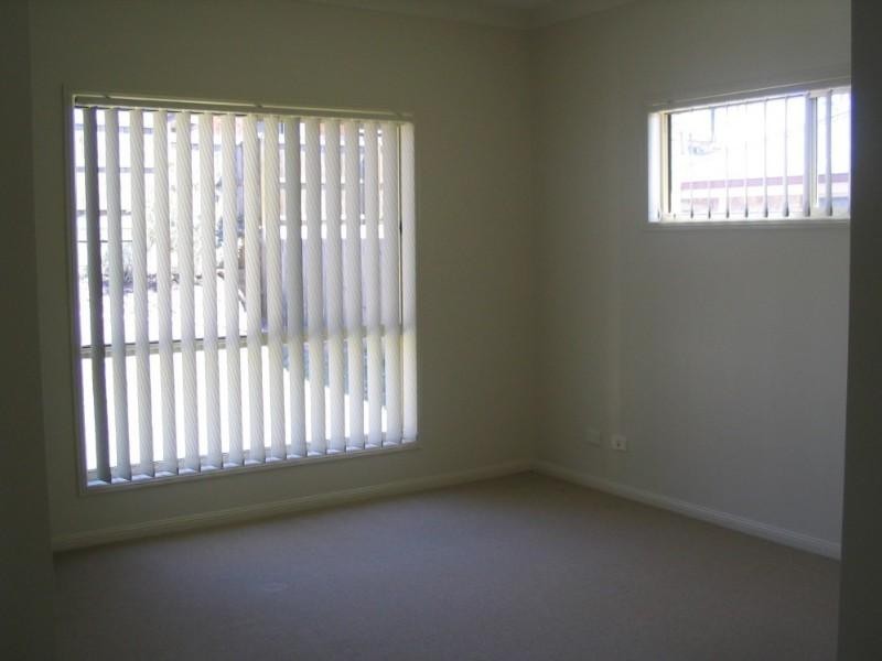10 Lloyd Bird Crescent, Springfield Lakes QLD 4300