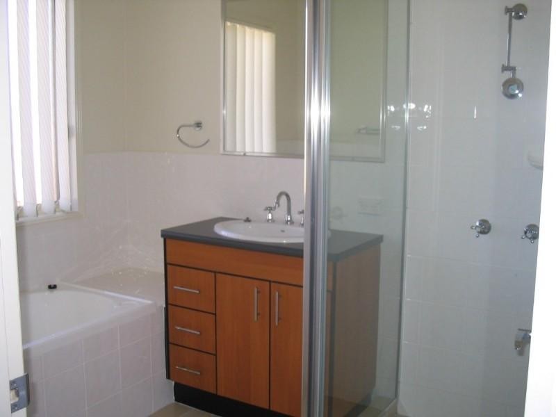 10 Lloyd Bird Crescent, Springfield Lakes QLD 4300