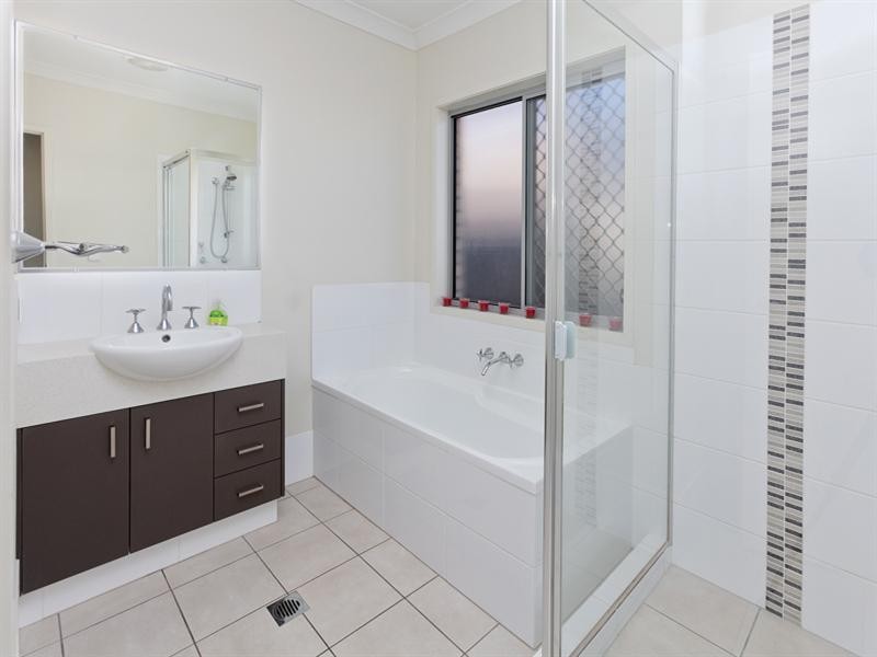 17 Pimento Place, Springfield Lakes QLD 4300