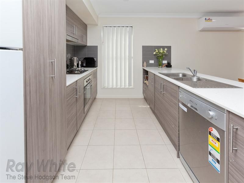 28 Greentrees Terrace, Springfield Lakes QLD 4300