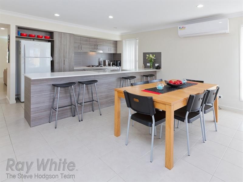 28 Greentrees Terrace, Springfield Lakes QLD 4300