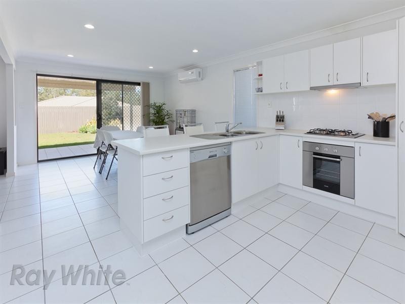 8 Daisy Street, Springfield Lakes QLD 4300