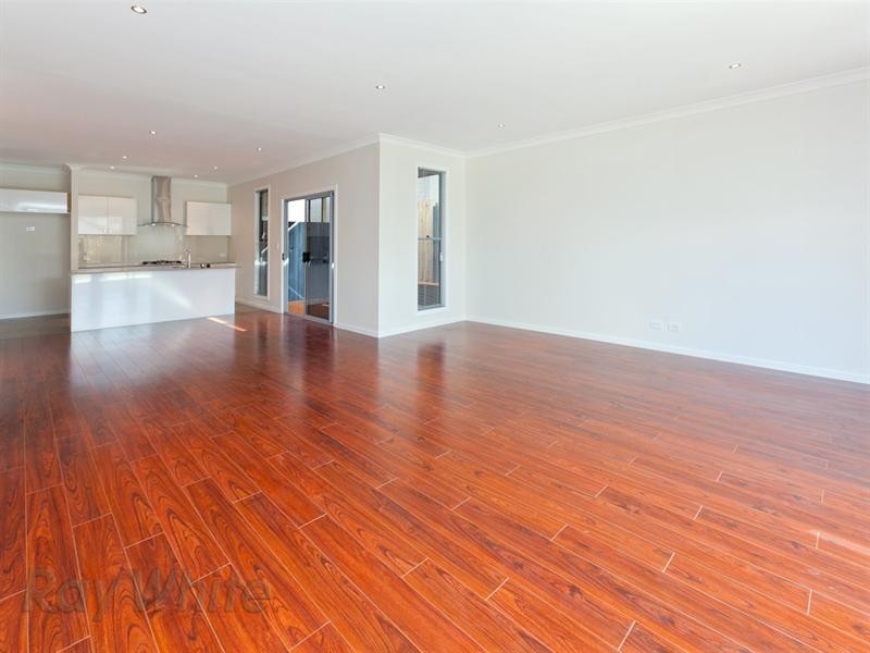 18 Hopman Way, Springfield Lakes QLD 4300