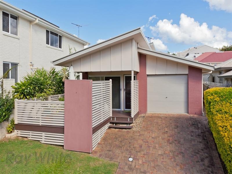 33 Creekside Drive, Springfield Lakes QLD 4300