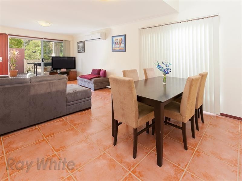 33 Creekside Drive, Springfield Lakes QLD 4300