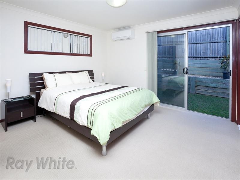 33 Creekside Drive, Springfield Lakes QLD 4300