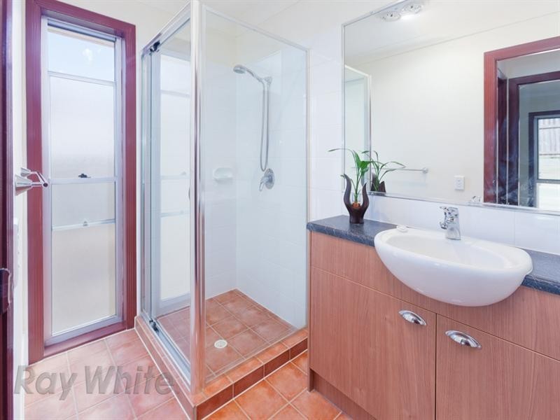 33 Creekside Drive, Springfield Lakes QLD 4300