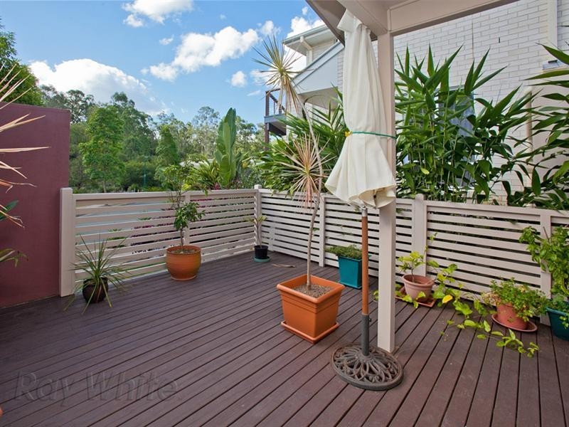 33 Creekside Drive, Springfield Lakes QLD 4300