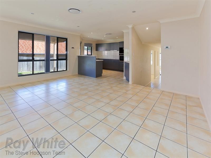 4 Dew Close, Springfield Lakes QLD 4300