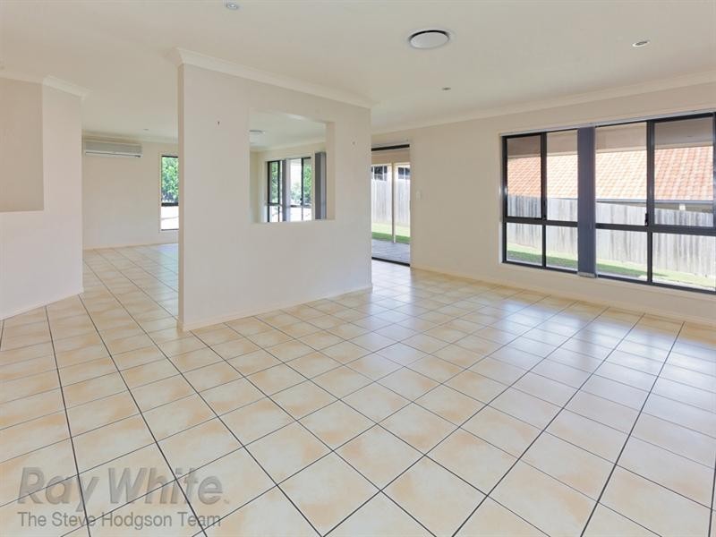 4 Dew Close, Springfield Lakes QLD 4300
